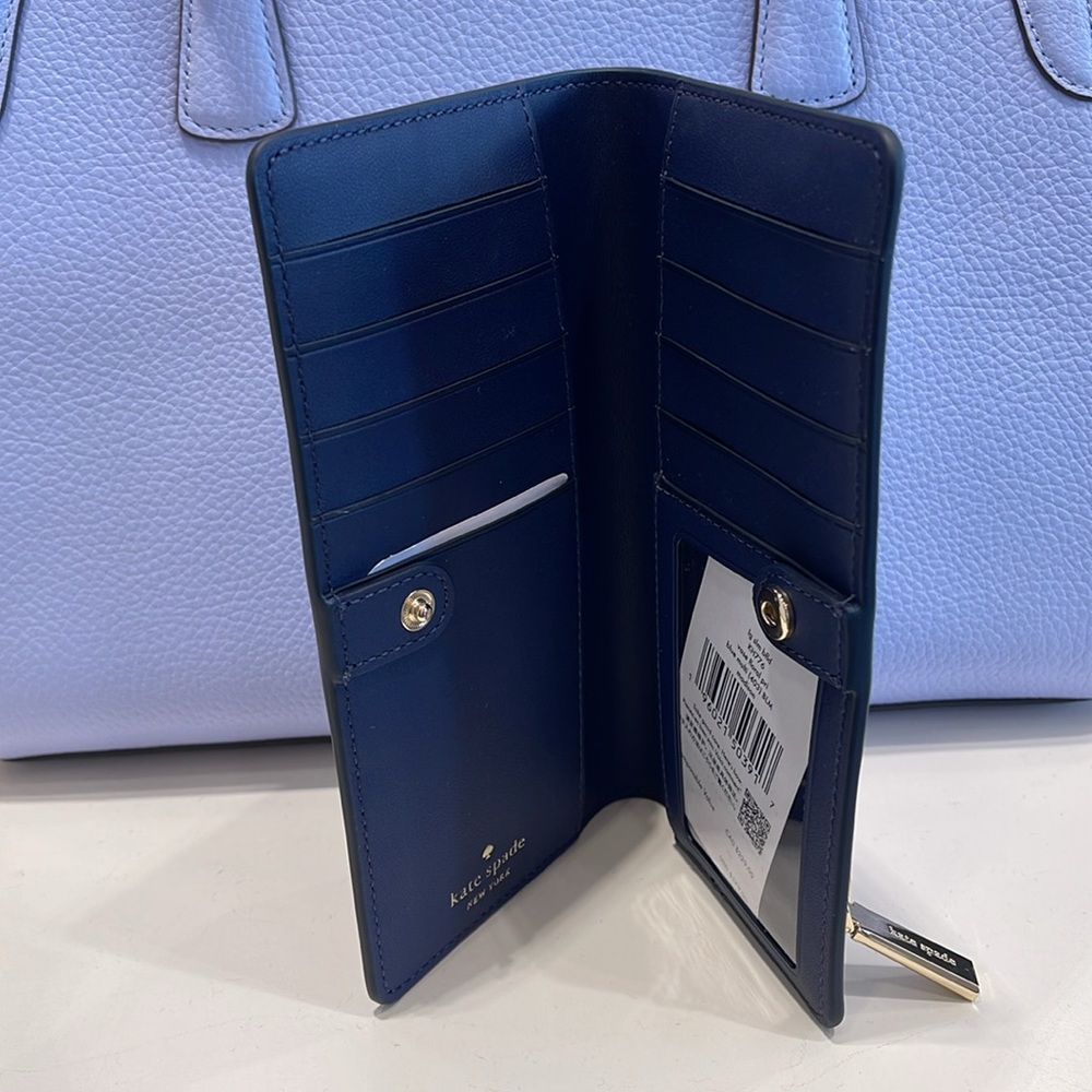 Kate Spade Madison Vase Floral Large Slim Bifold Wallet
Blue Multi
NWT - Picture 7 of 16